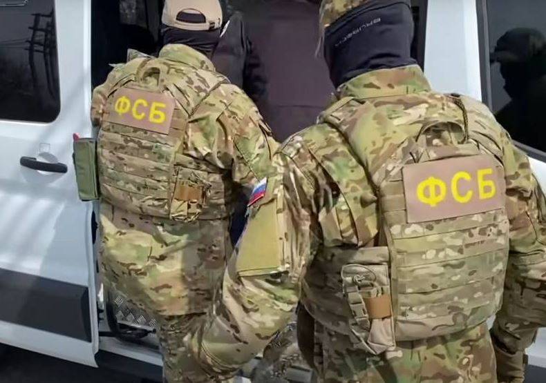 FSBは、軍事輸送を妨害するために鉄道で妨害行為を準備していたクリミア半島セヴァストポリの住民を拘束した。