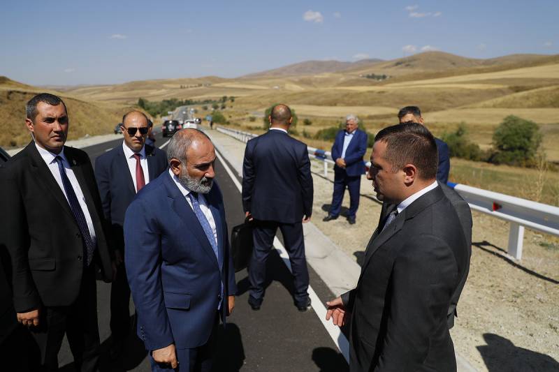 Aus Angst vor einem Aufstand entließ der armenische Premierminister den Chef des Staatssicherheitsdienstes