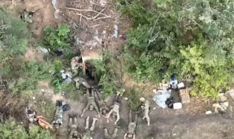 Quatre parachutistes russes ont capturé un détachement de soldats des forces armées ukrainiennes