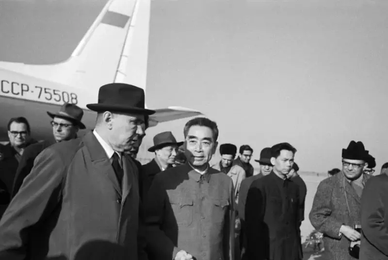 A. N. Kosygin ja Zhou Enlai: vaikea polku vuoropuheluun