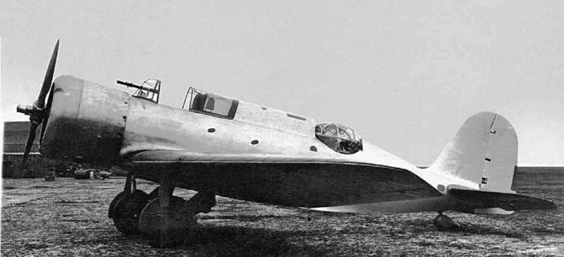 Misslyckad R-10: varför Neman flerrollsflygplan förlorade mot Sukhoi kortdistansbombplan