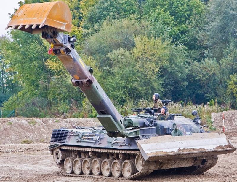 O tanque de engenharia alemão Pionierpanzer 2A1 Dachs das Forças Armadas Ucranianas foi pego no quadro