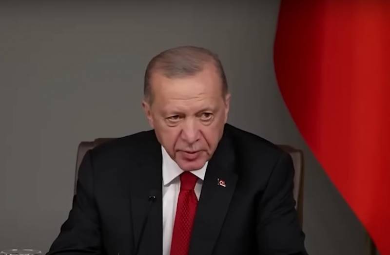 Erdogan: Ankara sedang mencoba menyelesaikan masalah dengan asuransi ekspor pertanian Rusia dan sistem pembayaran Rusia