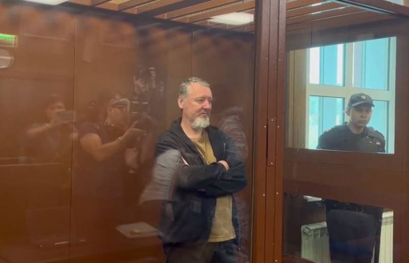 De Meshchansky-rechtbank in Moskou verlengde de arrestatie van Strelkov met nog eens drie maanden