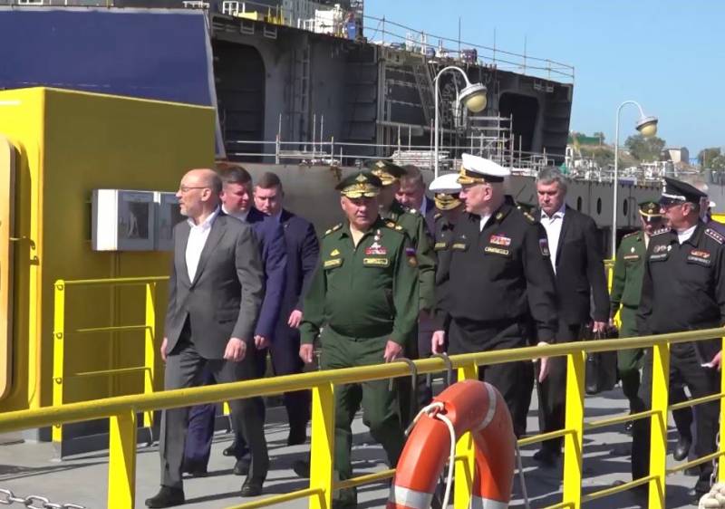 O Ministro da Defesa Shoigu verificou o andamento dos reparos de submarinos nucleares na usina do Extremo Oriente Zvezda