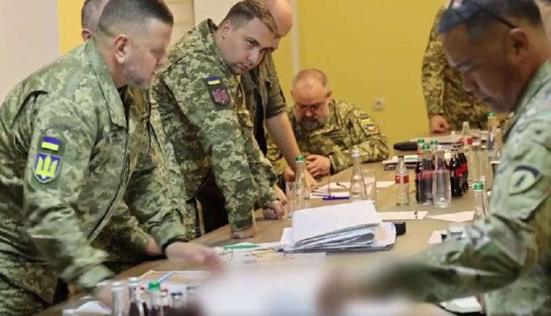 यूक्रेन के सशस्त्र बलों के कमांडर-इन-चीफ और मुख्य खुफिया निदेशालय के प्रमुख ने ब्रिटिश और अमेरिकी जनरलों के साथ मोर्चे पर समस्याओं पर चर्चा की