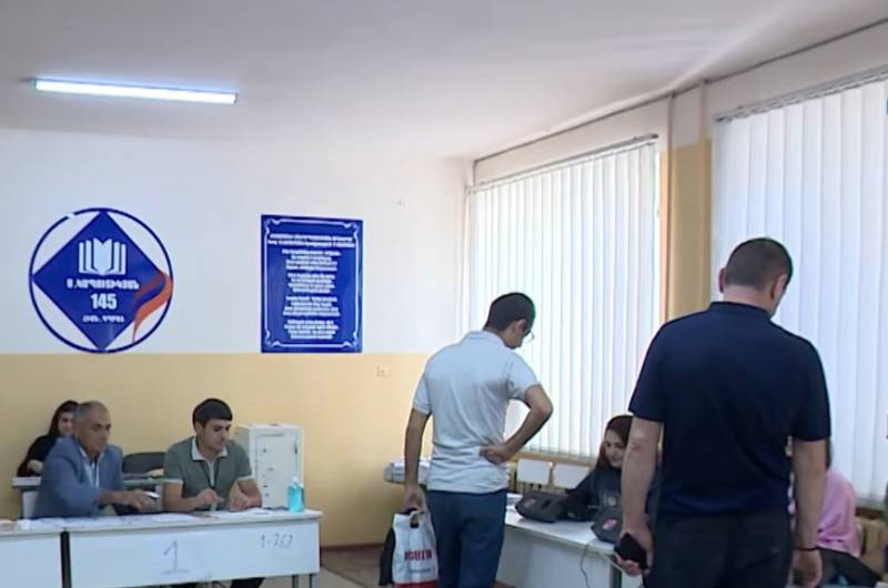 در انتخابات پایتخت ارمنستان، حزب حاکم پاشینیان تقریبا یک سوم آرا را به دست آورد