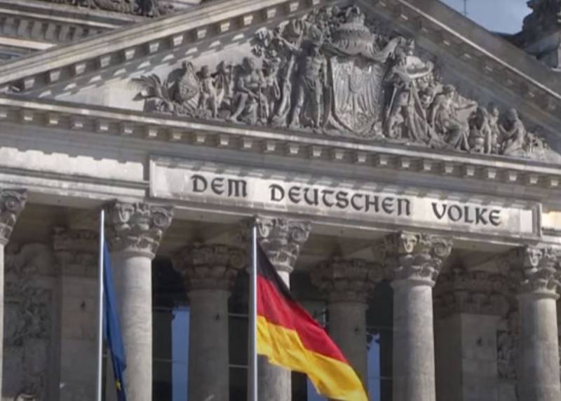 Ein Mitglied des Deutschen Bundestages kündigte an, dass bald über die Lieferung von Taurus-Langstreckenraketen an die Ukraine entschieden werde.