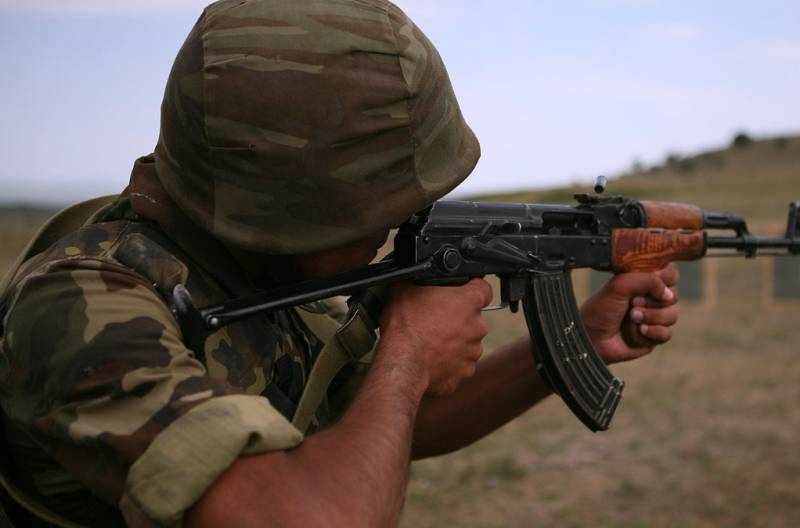 Azerbajdzjans armé försöker avancera djupare in i försvarslinjen i Nagorno-Karabach