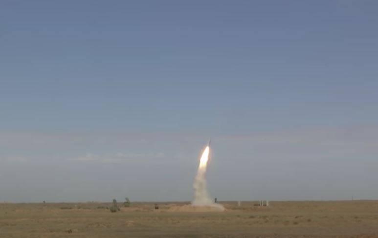 Quyền người đứng đầu vùng Kherson báo cáo rằng lực lượng phòng không của Lực lượng vũ trang Nga đã chặn hai tên lửa Storm Shadow trên khu vực