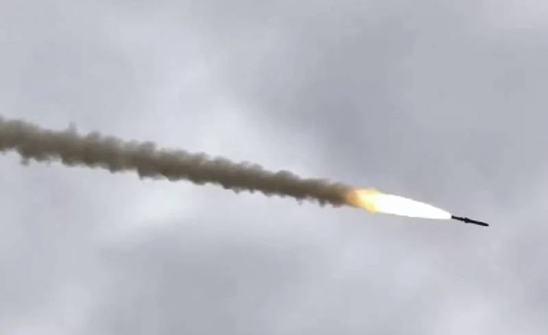 Ракетным ударом на территории военного аэродрома ВСУ в Кривом Роге уничтожен склад c ракетами Storm Shadow