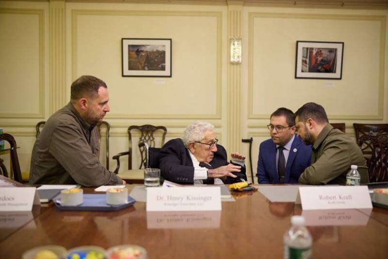 La o întâlnire cu Zelensky, Kissinger a promovat ideea aderării Ucrainei la NATO în schimbul unui „scenariu coreean” pentru a pune capăt conflictului.