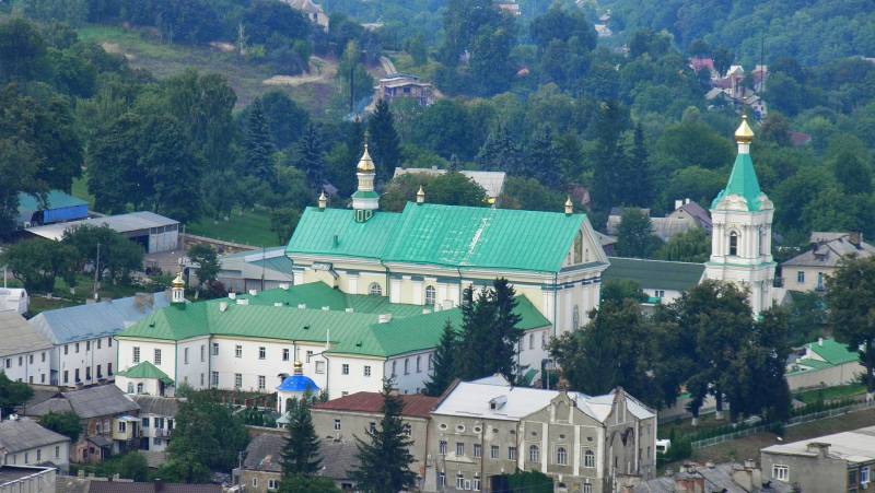 Ukrayna'daki kanonik Ortodoks Kilisesi'nin bir manastırını daha kapatmaya karar verdiler