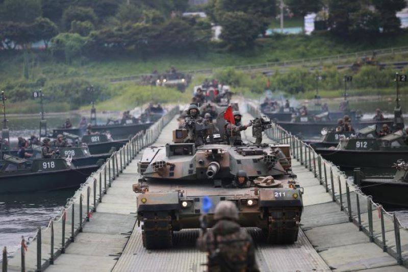 Zuid-Korea houdt de eerste militaire parade in tien jaar om kracht te tonen