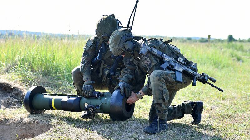 폴란드는 FGM-148 Javelin 대전차 시스템 생산을 시작할 계획입니다.