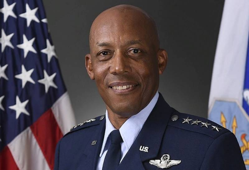 Pakar Amerika: Kepala Staf Angkatan Udara AS "ora cukup apolitis" dadi Ketua Kepala Staf Gabungan