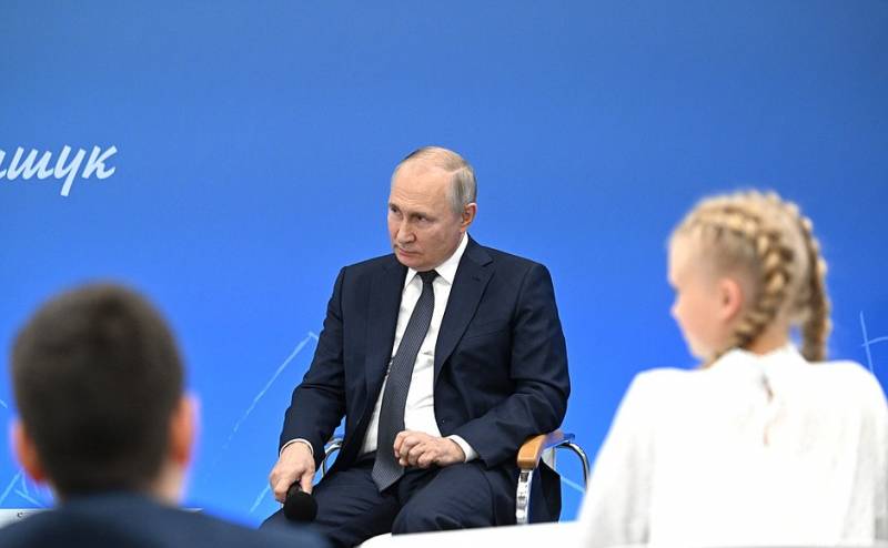 Ryska federationens president: Det ryska folket har varit och förblir oövervinnerligt