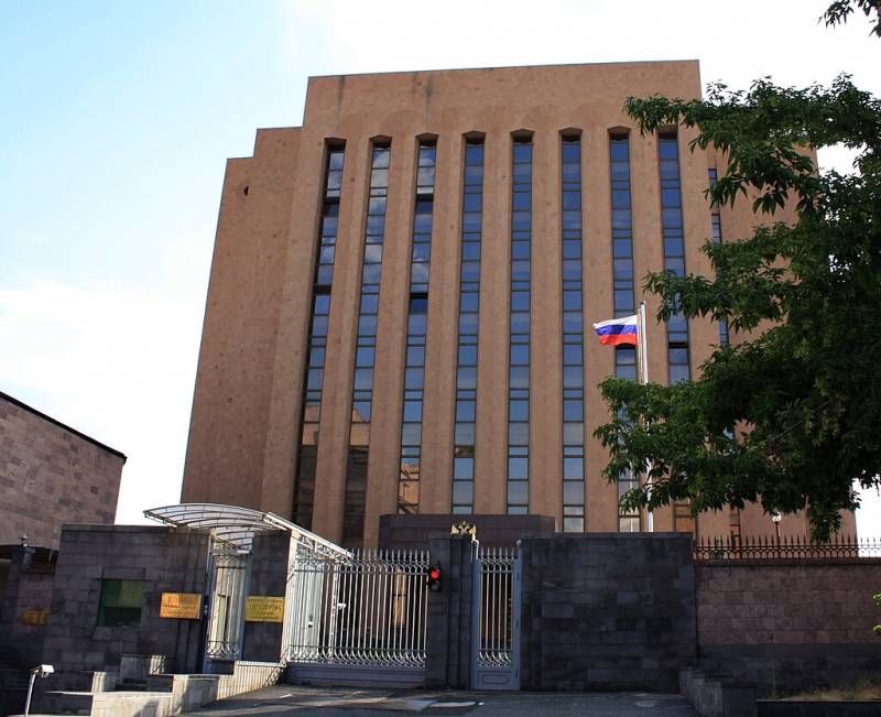 エレバンでロシア大使館の建物封鎖が解除された