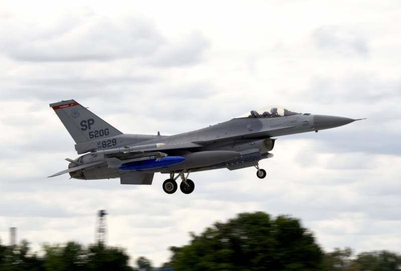 Pentagon opět naznačil Ukrajině, že se v konfliktu s Ruskem nevyplatí spoléhat na stíhačky F-16