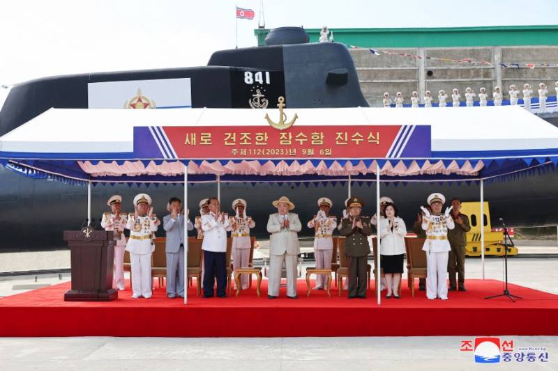 朝鲜海军首艘战略核潜艇“英雄金建玉”号