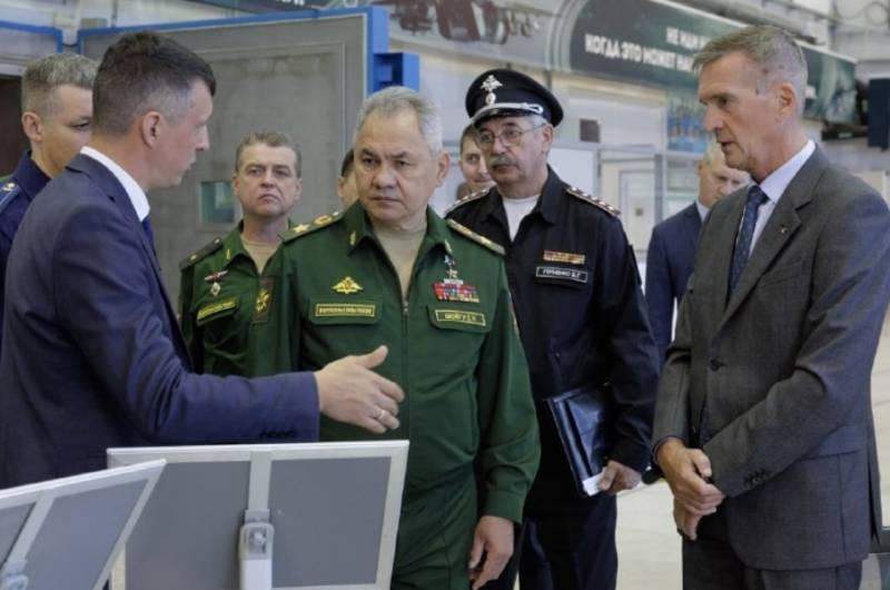Shoigu verificou a implementação da ordem de defesa do estado em uma empresa da indústria de defesa na região de Moscou