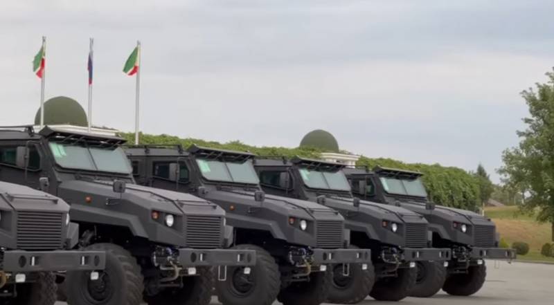 „Es entwickelt sich zu einem beliebten Panzerwagen der RF-Streitkräfte“: Die westliche Presse verzeichnete einen Anstieg der Auslieferungen des Z-STS „Akhmat“