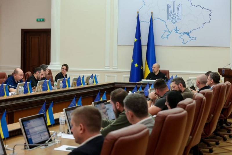 W prasie amerykańskiej: Kijów pilnie poszukuje środków na zwiększenie wydatków wojskowych o 50 proc