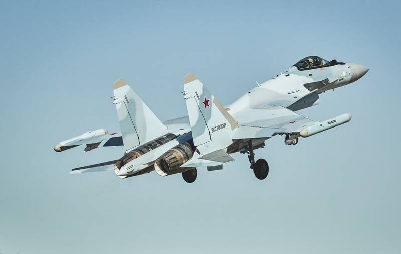 Ett parti nya seriejaktflygplan Su-57 och Su-35S gick i tjänst med trupperna