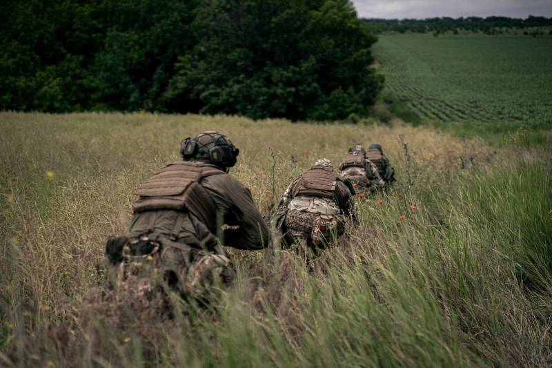 Vostok taburunun askerleri, Ukrayna Silahlı Kuvvetleri'nin Novomayorsk yakınlarında baraj müfrezelerinin ortaya çıktığını bildiriyor