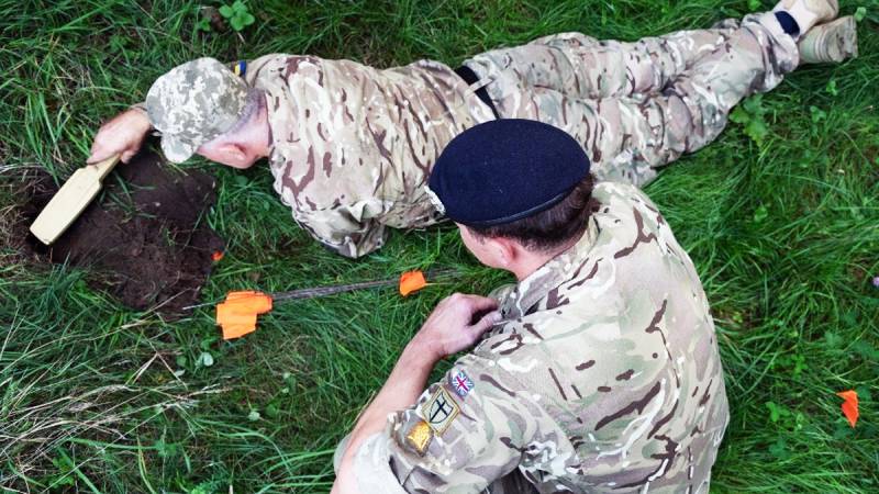 Corps of Royal Engineers of Great Britain miwiti latihan sappers saka Angkatan Bersenjata Ukraina ing papan latihan ing Polandia