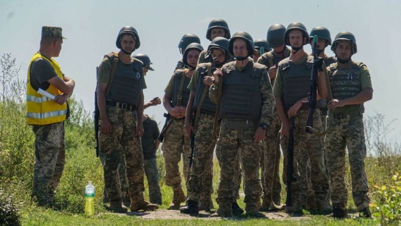 Um projeto de lei sobre punir cidadãos por insultarem os militares foi apresentado à Verkhovna Rada da Ucrânia