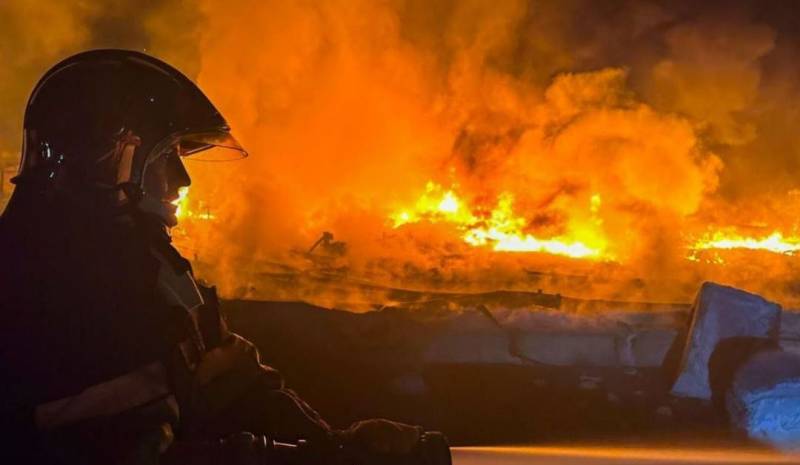 כלי תקשורת באוקראינה פרסמו צילומים של שריפות לאחר התקפות של מל"טים של הכוחות המזוינים הרוסים בנמלי רני ואיזמאיל