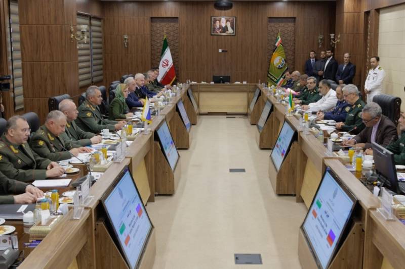 Bộ trưởng Quốc phòng Iran và Nga tuyên bố tăng cường hợp tác quốc phòng chưa từng có giữa hai nước.