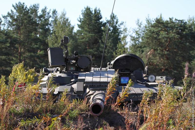 Schießen aus Panzern aus geschlossenen Positionen: Es ist gut, wenn man ein Smartphone und eine Drohne hat
