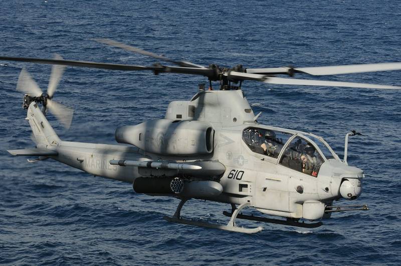 وقال البنتاغون إن سفنا تابعة للبحرية الإيرانية هاجمت طائرة هليكوبتر أمريكية بالليزر