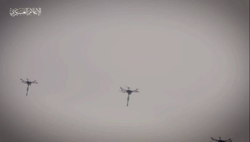 Drone Hamas dilengkapi kanggo nyelehake amunisi kanthi granat anti-tank tandem sing dipasang ing dheweke