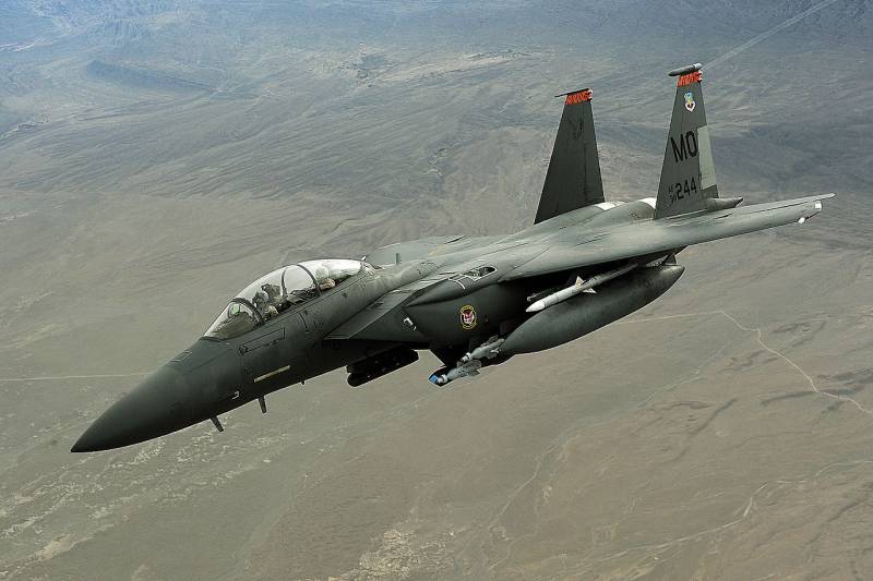 米軍のF-15E戦闘機が中東に到着、地域の米軍を強化する
