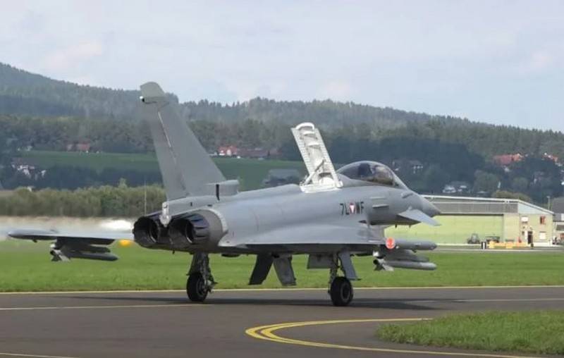 Großbritannien stationiert Kampfflugzeuge der Royal Air Force Typhoon in Polen zur „Verteidigung gegen Russland“