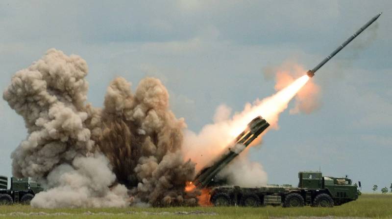 Filmer av en attack av Tornado-S MLRS-styrda missiler på den tillfälliga utplaceringspunkten för Ukrainas väpnade styrkor i Druzhkovka har dykt upp