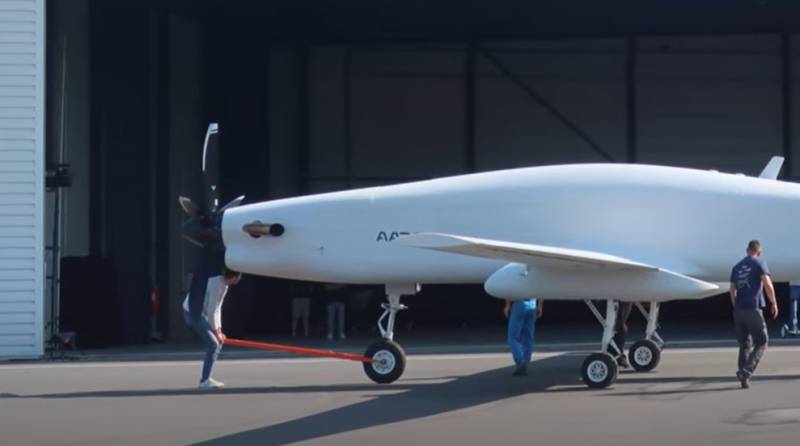Perusahaan Prancis menandatangani kontrak untuk produksi drone pengintai dan serang berat Aarok di Ukraina