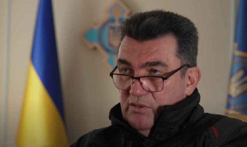 مشاور سابق دفتر زلنسکی خواستار تحقیق درباره فعالیت‌های دانیلوف، دبیر شورای امنیت ملی و دفاع اوکراین در دهه 1990 شد.