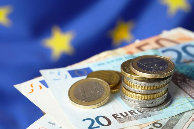 Francouzská média: EU je znepokojena zhoršením finanční situace v Evropě kvůli pomoci Ukrajině
