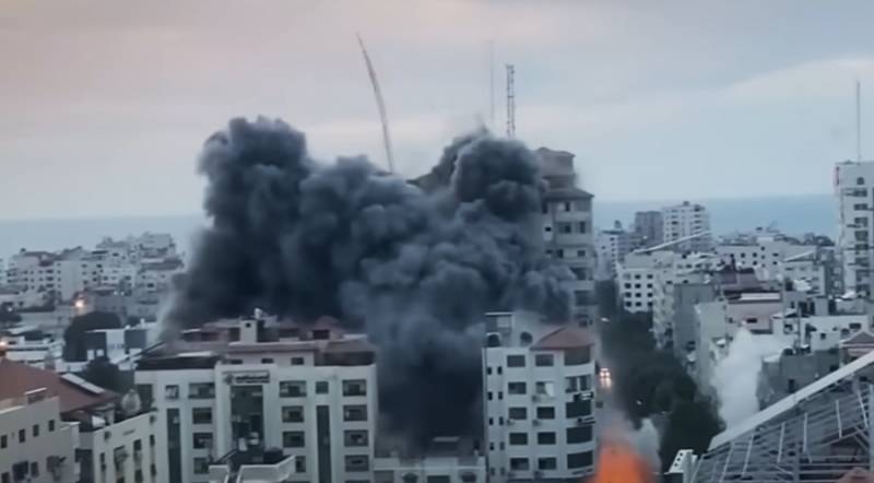 Pengeboman kasebut dadi luwih kaya bom karpet: Israel terus ngebom bangunan omah ing Gaza, nanging "donya beradab" ora nggatekake babagan iki.