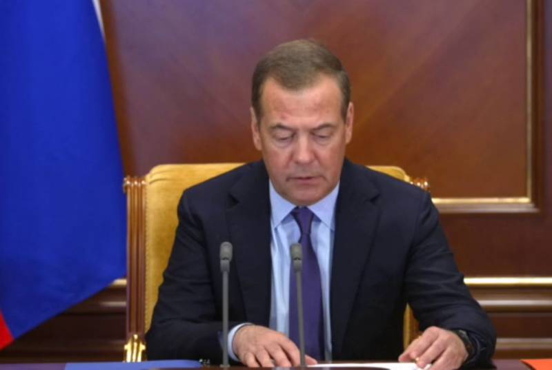 Medvegyev megnevezte, hányan kötöttek szerződést a védelmi minisztériummal az év eleje óta
