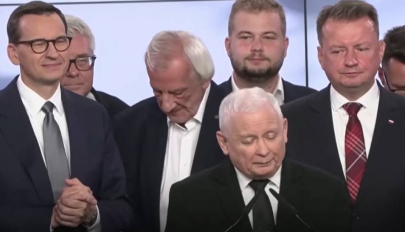 Kaczynskin puolue saavutti vaaleissa 1. sijan, mutta hävisi lopulta oppositiolle Puolan parlamentin molemmissa kamareissa