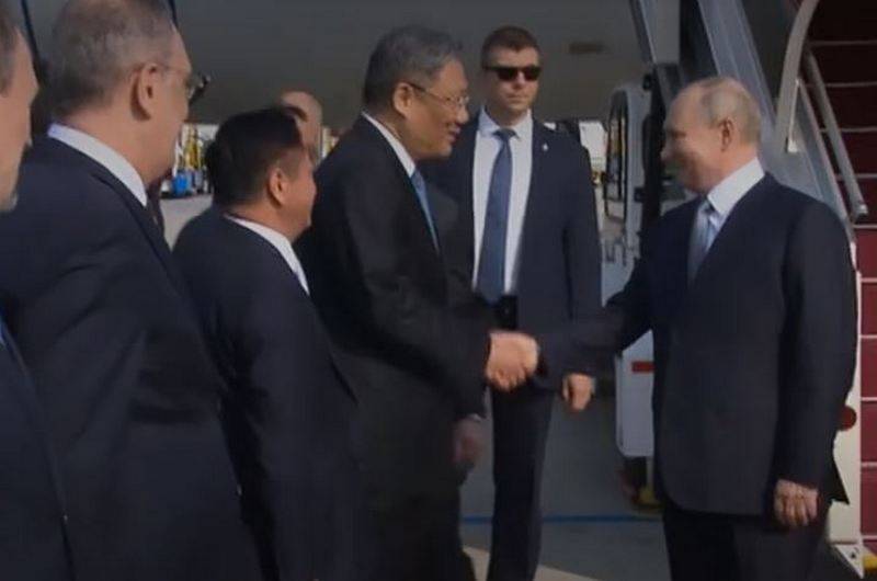 Vladimir Putin chegou à China para uma visita de dois dias a convite pessoal de Xi Jinping