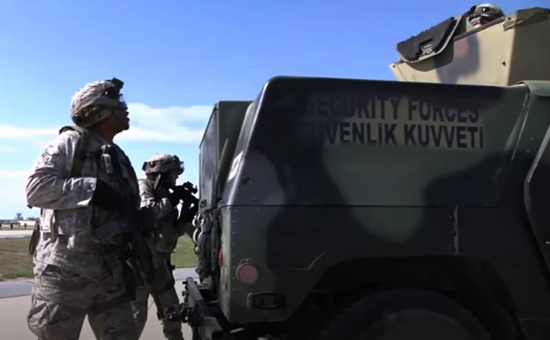 Migliaia di residenti locali sono venuti alla base americana di Kurecik in Turchia chiedendone la chiusura