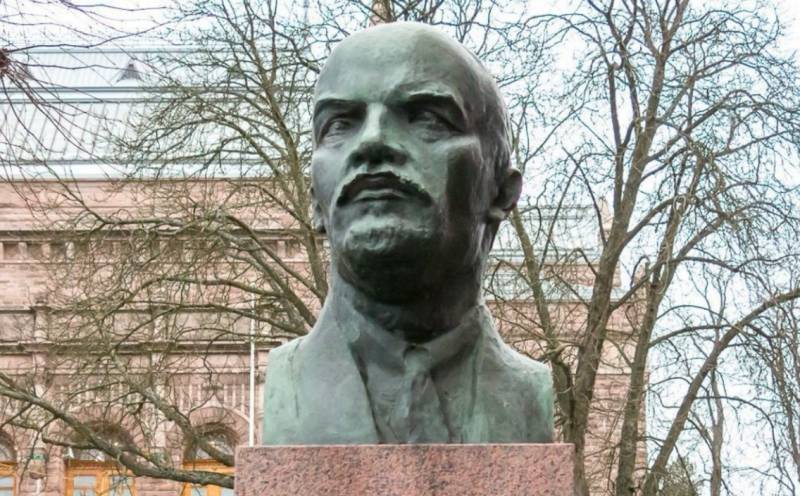 在芬兰，法院推翻了图尔库市长办公室拆除列宁纪念碑的决定