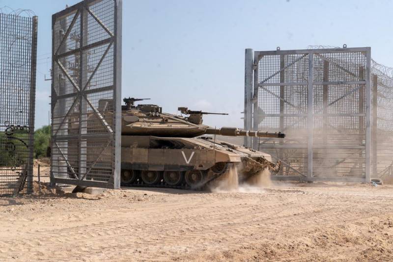 이스라엘군이 가자지구 도시 지역으로 진군하는 군인들의 모습을 처음으로 공개했다.