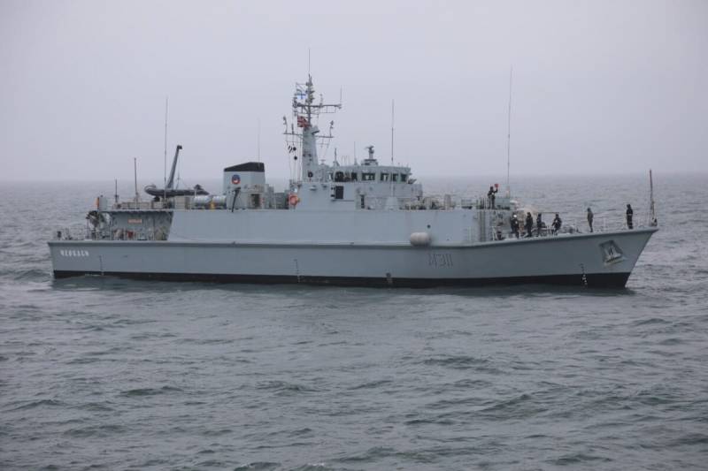 Переданные в состав ВМС Украины два бывших британских тральщика продолжают находиться у берегов Великобритании